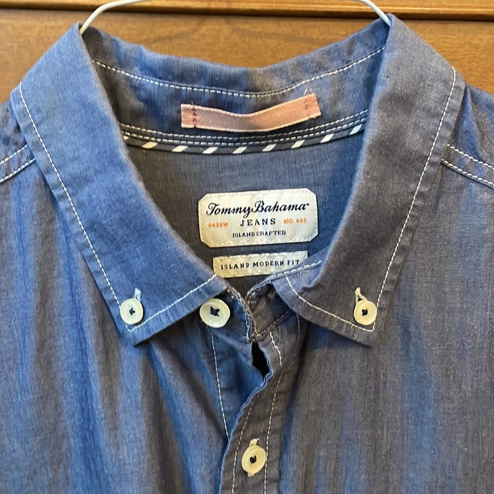 Tommy Bahama Jeans Island Modern Fit Button Down - Picture 2 of 3